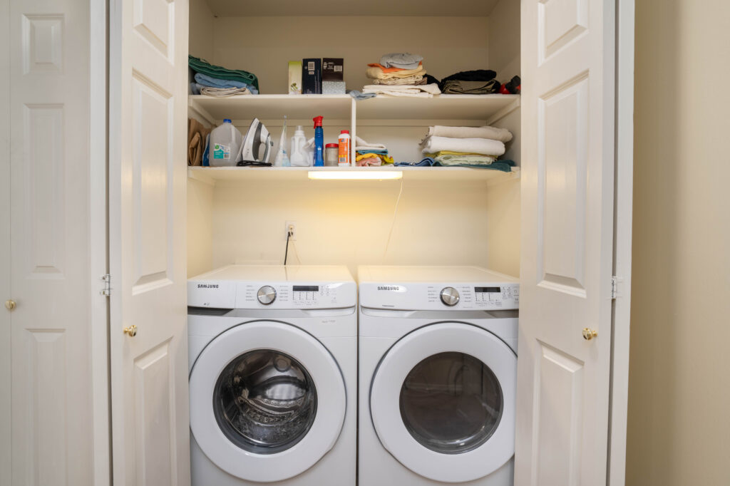 42 N 25th Ave - Laundry Room