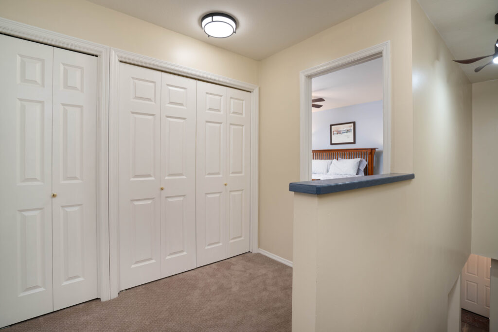 42 N 25th Ave - Landing and Laundry closet