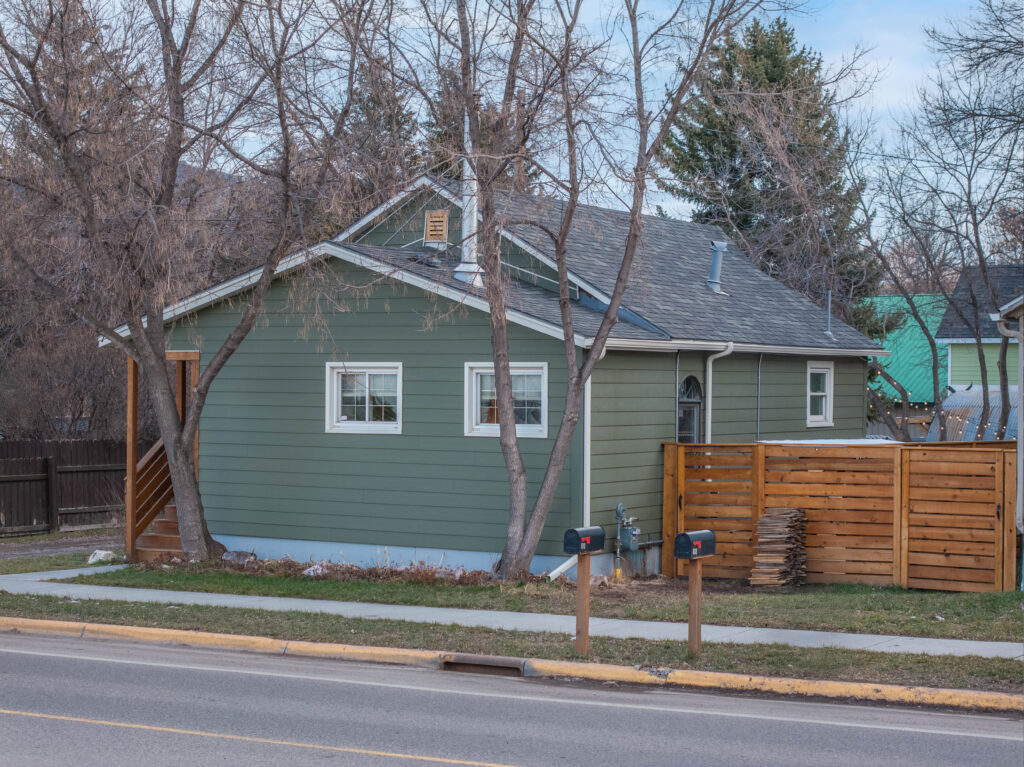 810 N Rouse - front of property