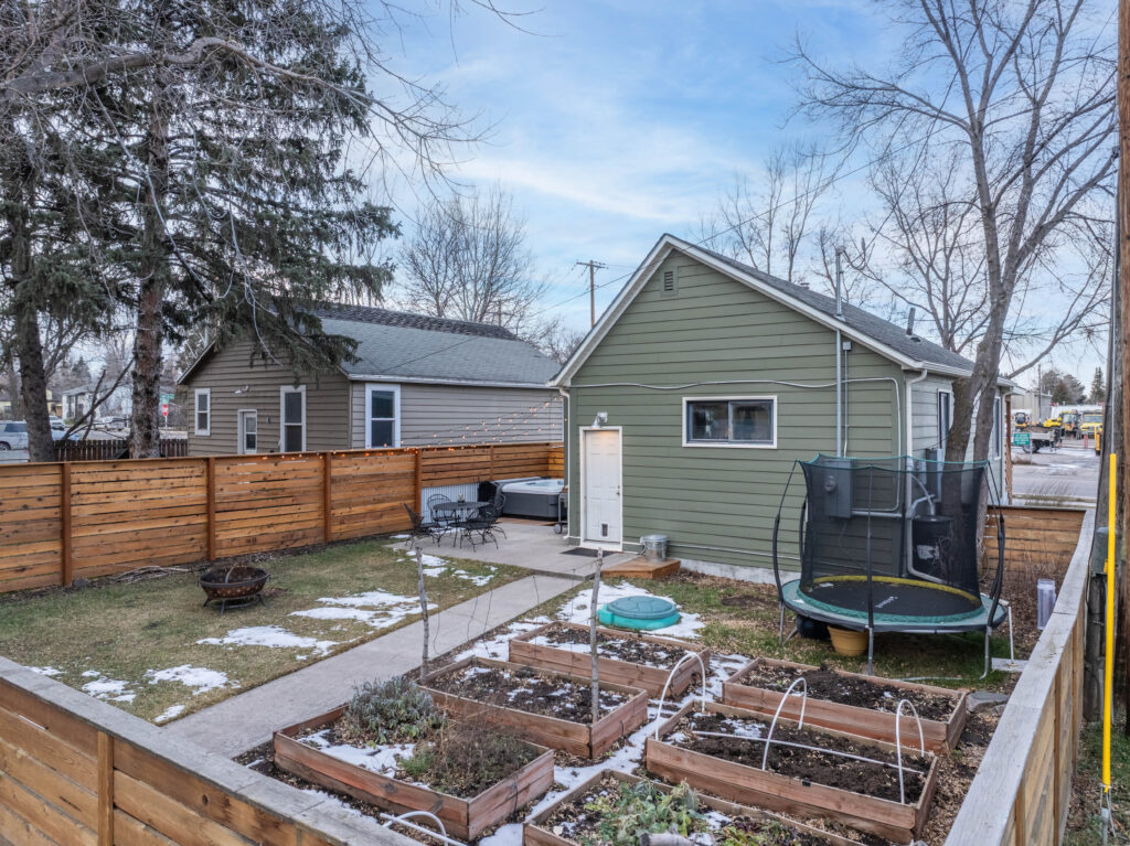 810 N Rouse - backyard gardens