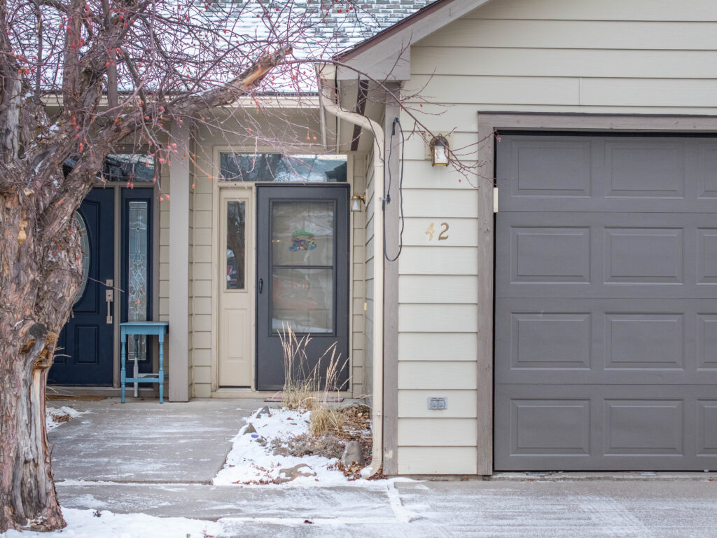 42 N 25th Ave - exterior entry