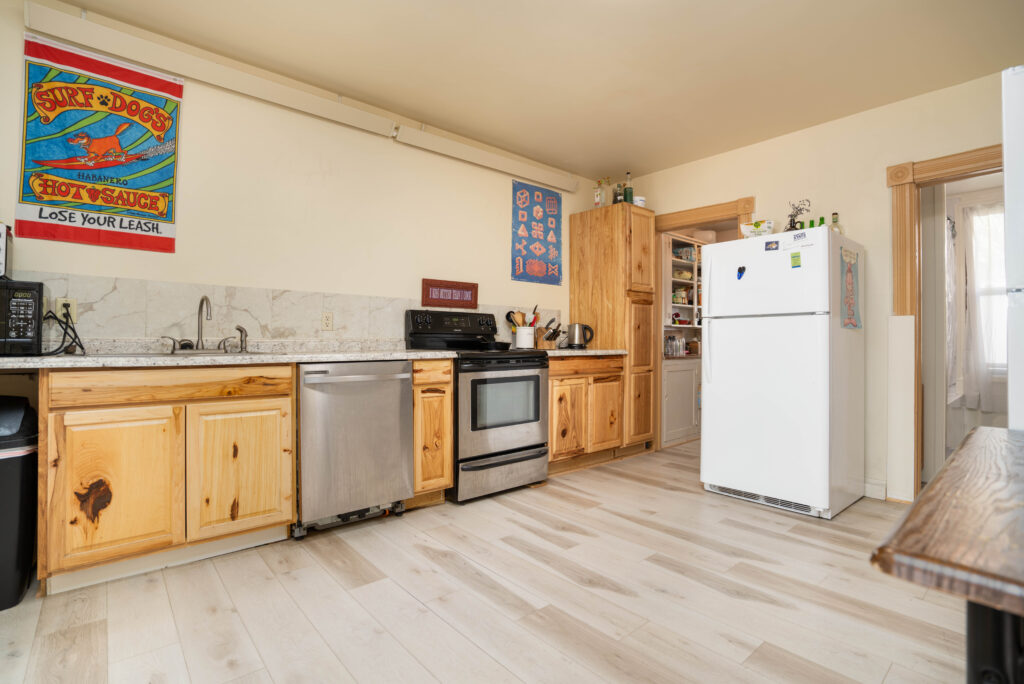 419 S 3rd Ave - kitchen