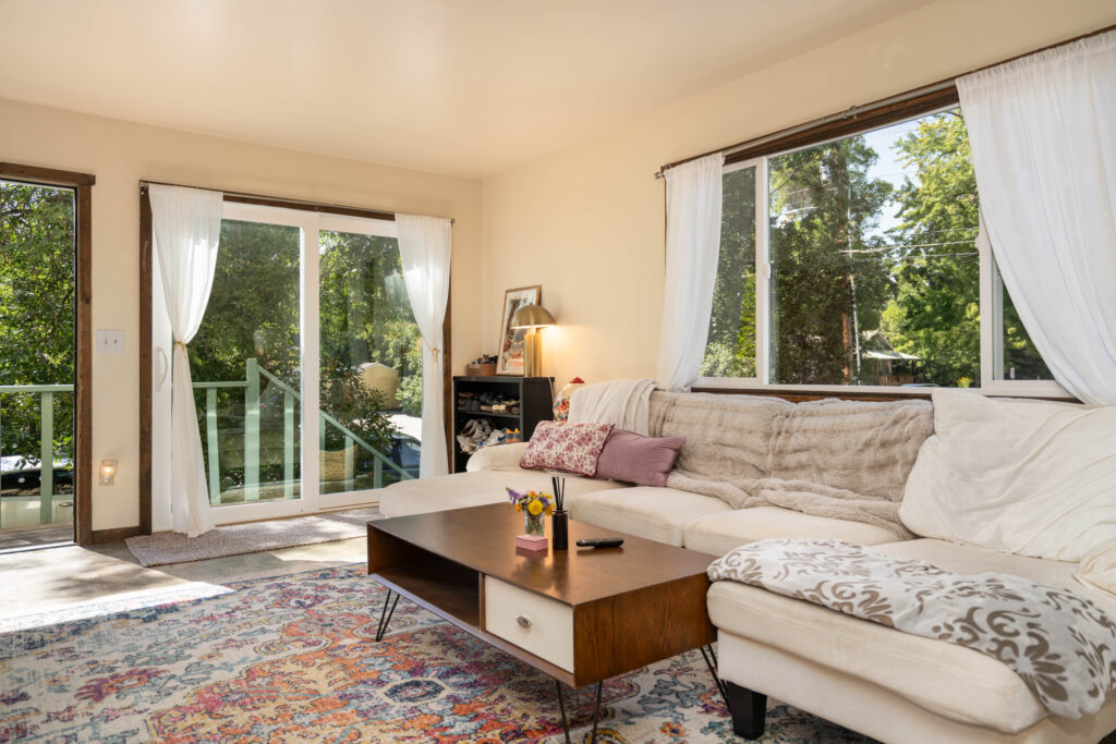 310 W Story Ave S Unit - Living room