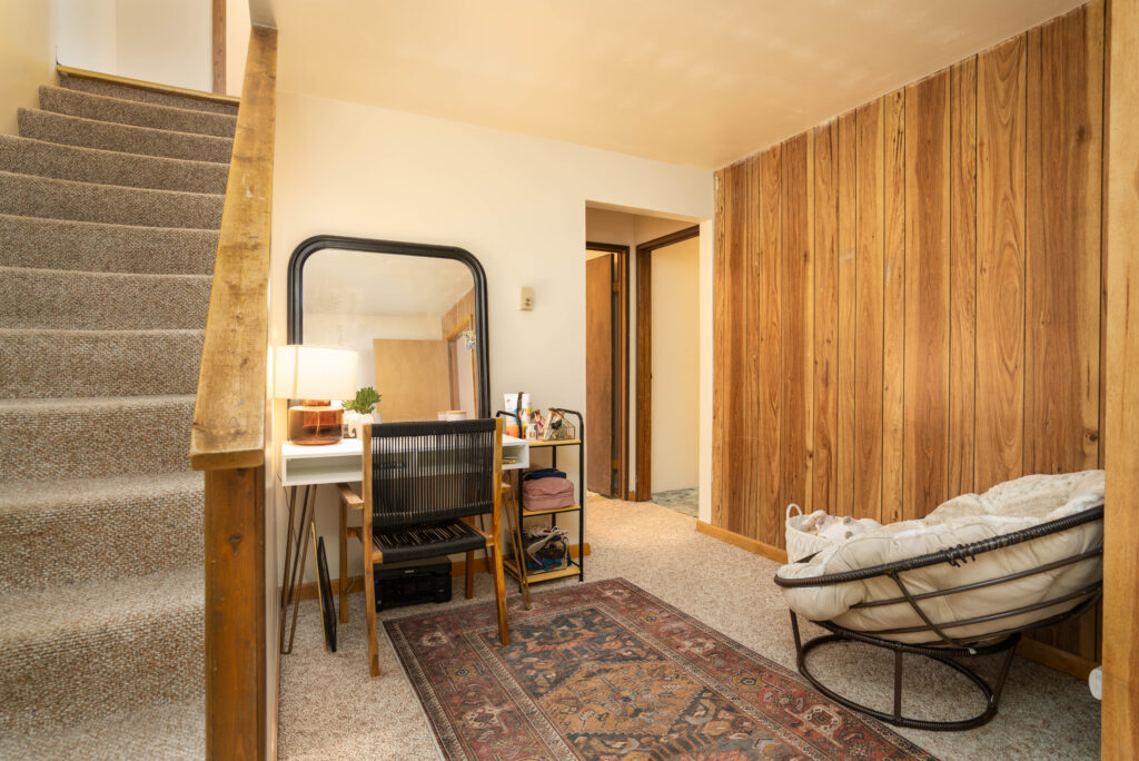 310 W Story Ave S Unit - Lower landing