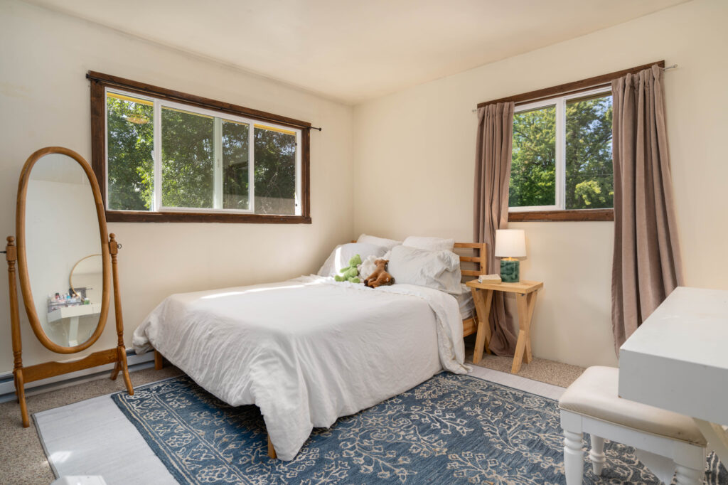 310 W Story Ave S Unit - bedroom 2