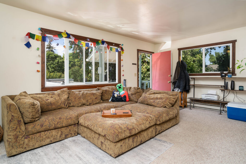 310 W Story Ave N Unit - living room