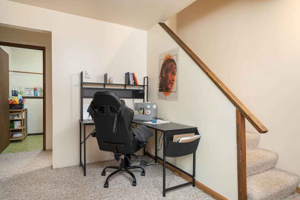 310 W Story Ave N Unit - Lower landing