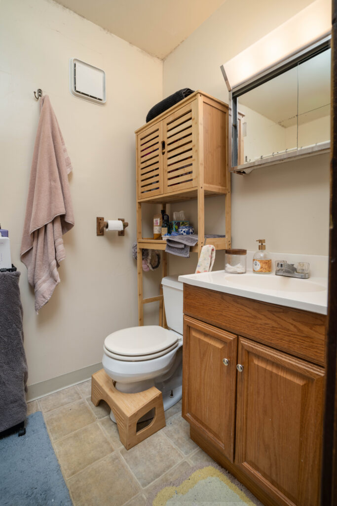 310 W Story Ave N Unit - bath 3